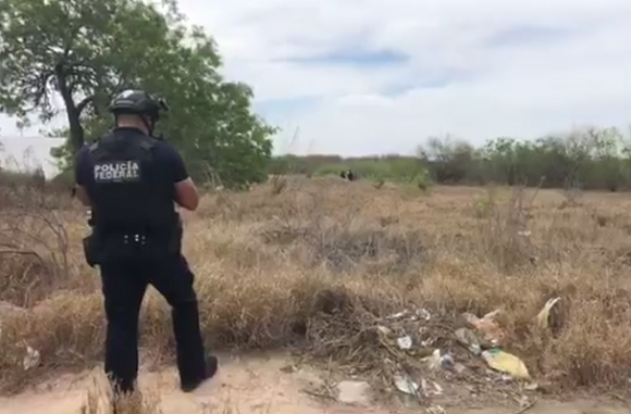 Encuentran cuatro fosas clandestinas cerca de frontera México-EE.UU.